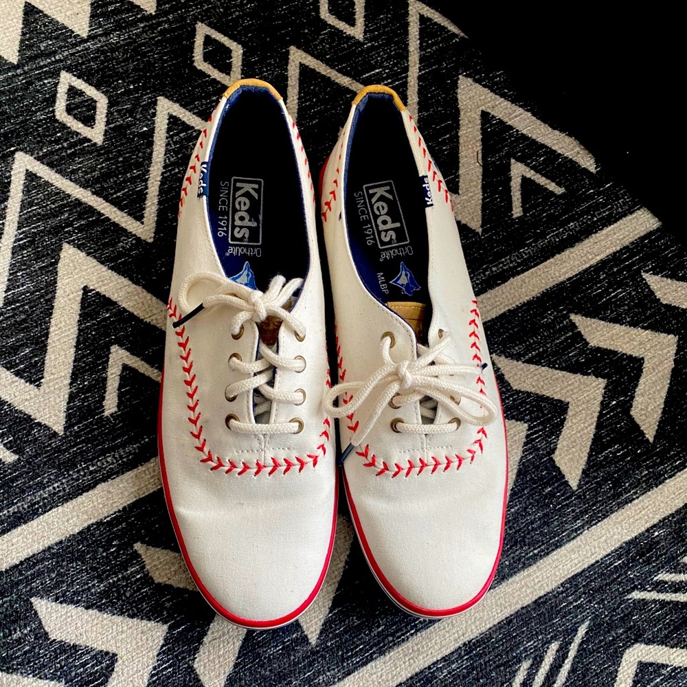 Brand new never keds size 8
